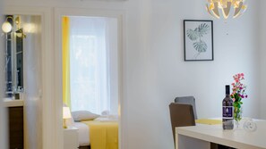 3 quartos, ferros/tábuas de passar roupa, berço de viagem
