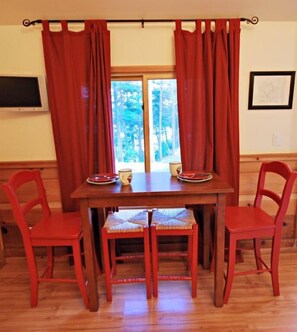 Dining - LakeView 3, LakeFront Suite (Minocqua)