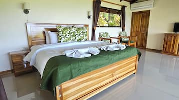 Signature Room | In-room safe, blackout curtains, free WiFi, bed sheets