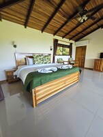 Caja de seguridad en la habitación, cortinas blackout y wifi gratis 