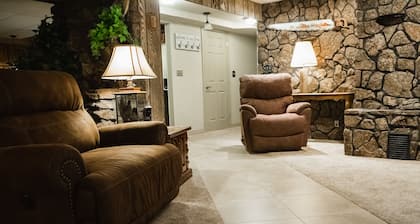 THE RANCH ROOM - Mountain Lakeview Lodge ~ Enjoy your stay!