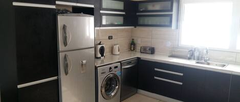 冰箱、微波炉、烤箱、洗碗机