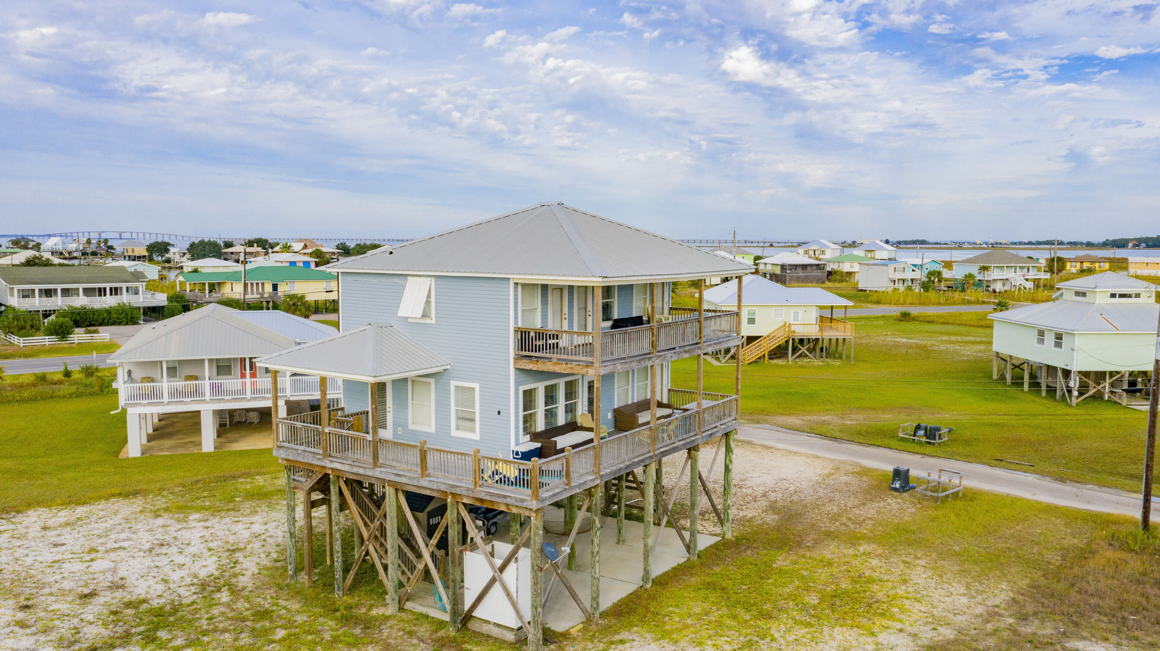 5 Bedroom Gulf-side , 3 bath, 2 story, large decks. Best views on the island