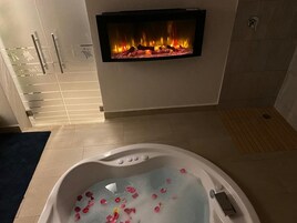 Salas para tratamentos a dois, sauna seca, massagens suecas