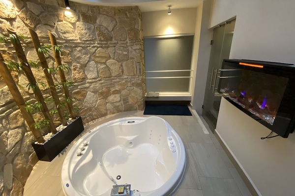 Couples treatment rooms, sauna, Swedish massages