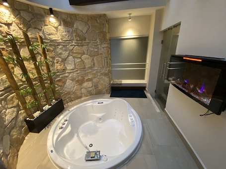 Couples treatment room(s), sauna, Swedish massages. Hotel Villa Murano