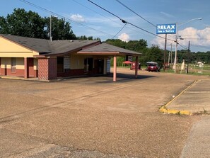 Front of property - Relax Inn & Suites (Winona)