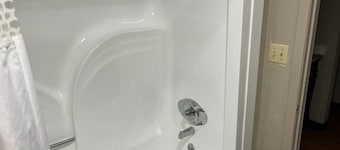 Relax Inn & Suites