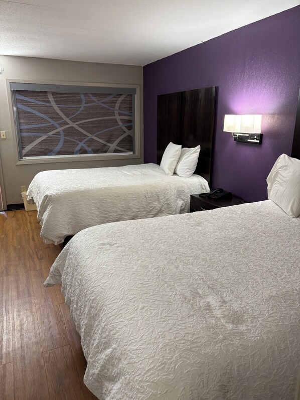 Blackout curtains, iron/ironing board, free WiFi, bed sheets - Relax Inn & Suites (Winona)