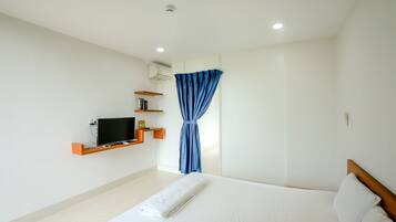 2 habitaciones, escritorio y espacio para trabajar con laptop