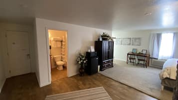 Honeymoon Studio Suite, Non Smoking, Garden View | Memory foam beds, blackout drapes, iron/ironing board, free WiFi