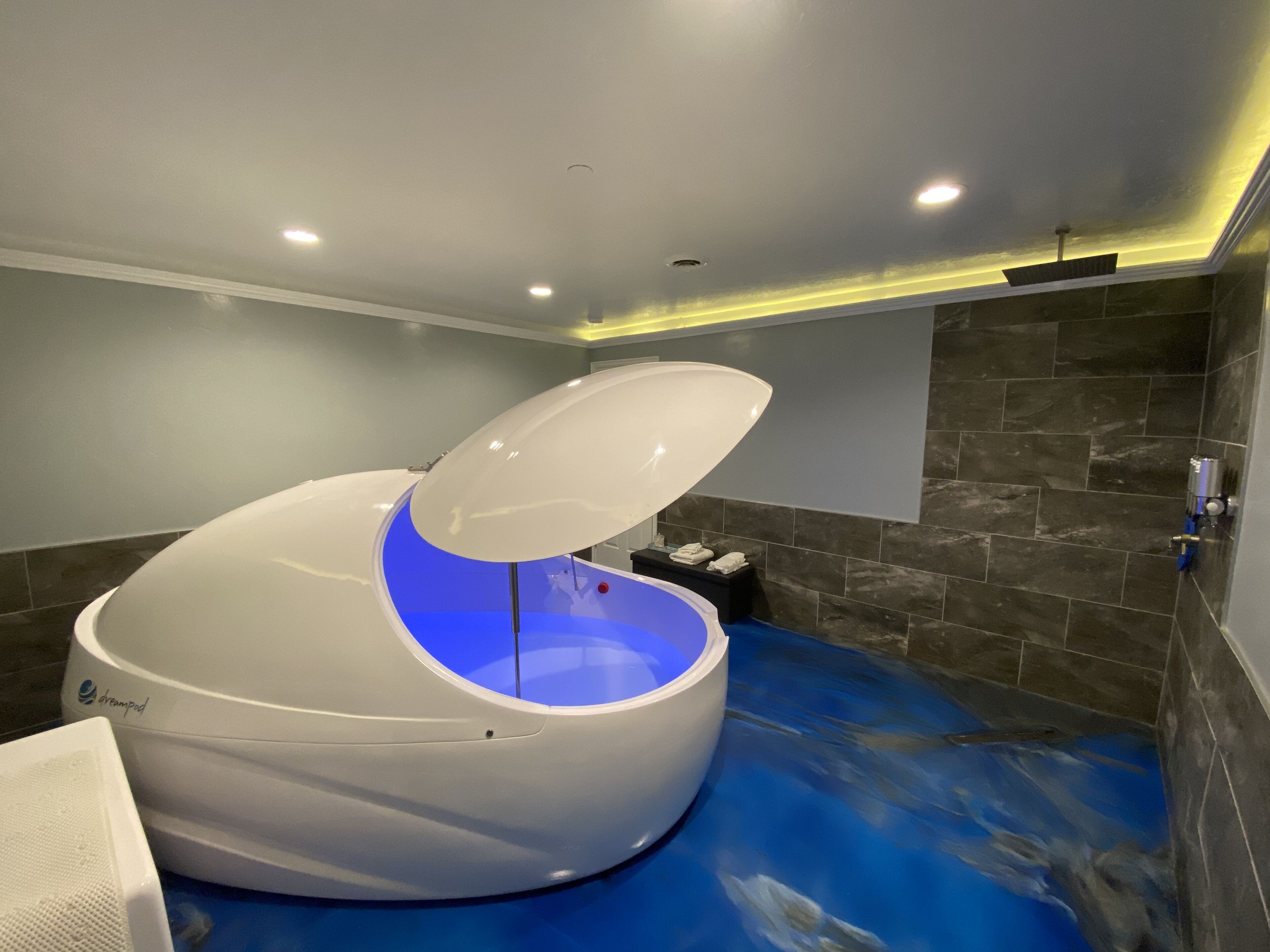 couples treatment room(s), hot stone massages, deep-tissue massages