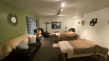 Couples treatment room(s), hot stone massages, deep-tissue massages