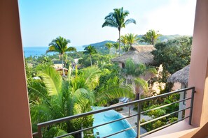 Property grounds - Designer home, Heated pool, great Ocean views close to beach and town center (Sayulita)