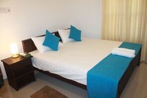 Room - Queens Airport Residence (Negombo)