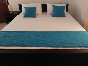 Romantic Room | Minibar, individually decorated, individually furnished, desk - Queens Airport Residence (Negombo)