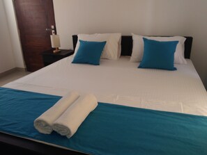 迷你吧、獨特設計、獨特裝修、書桌