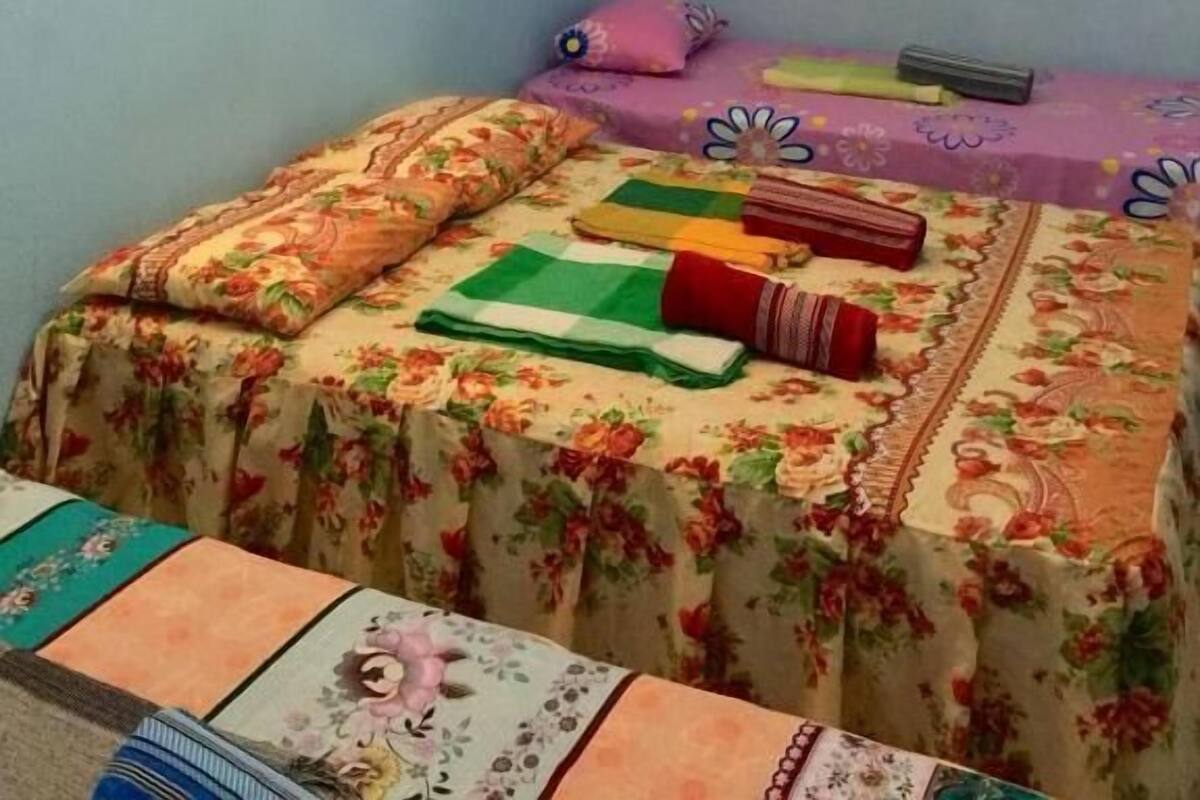 Minibar, free WiFi, bed sheets