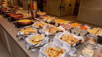 Free daily buffet breakfast