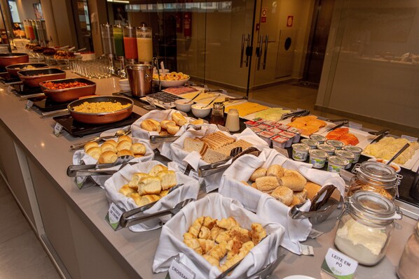 Free daily buffet breakfast