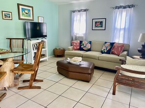 Smart TV, books - My Ohana 30+ days (Kailua-Kona)