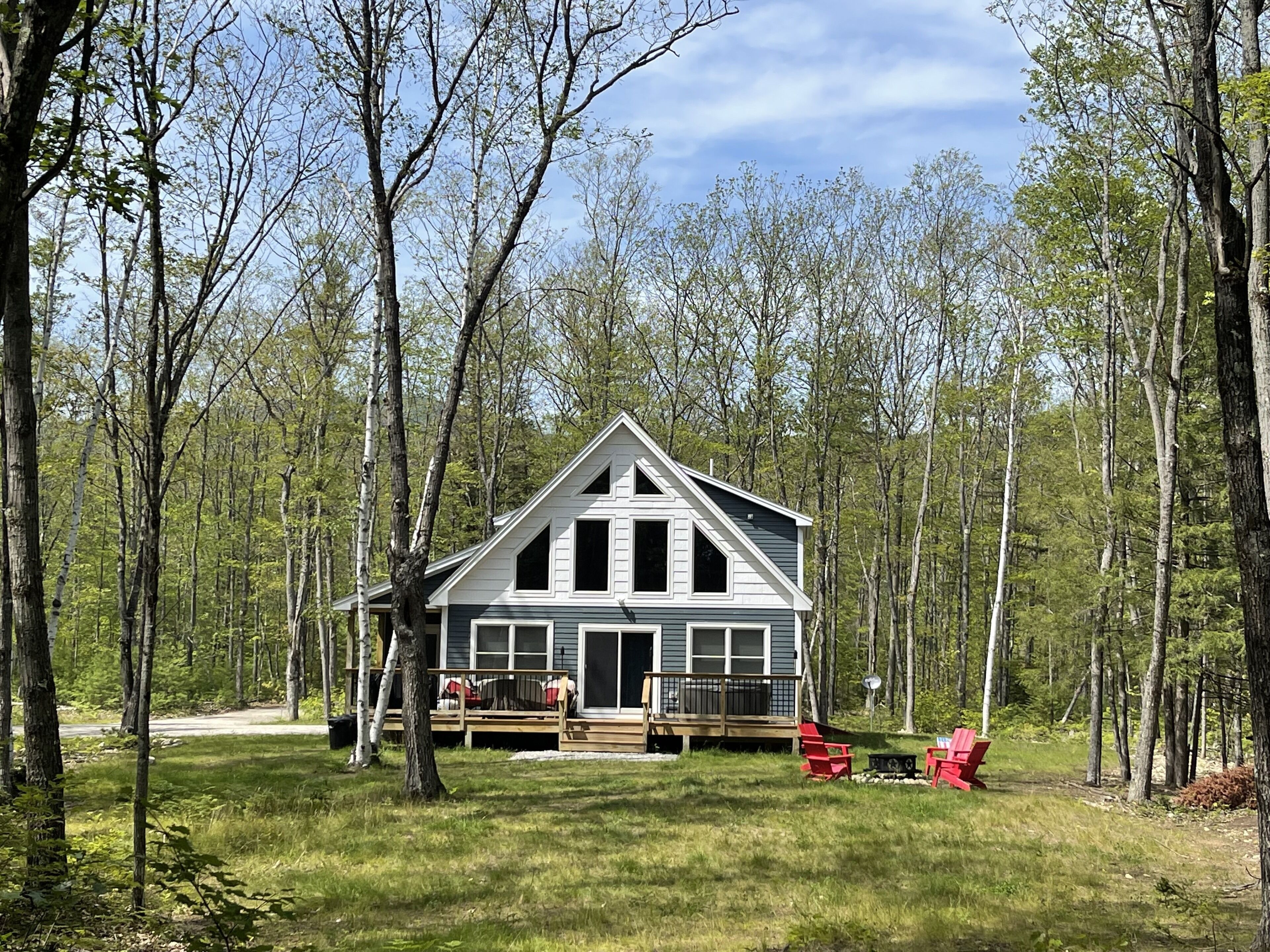 Cozy Riverfront Modern Farmhouse, close to downtown Bethel and Sunday River