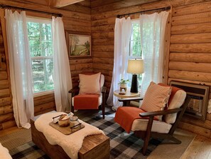 TV, DVD player - Remodeled log cabin near DeSoto Falls & Mentone (Mentone)