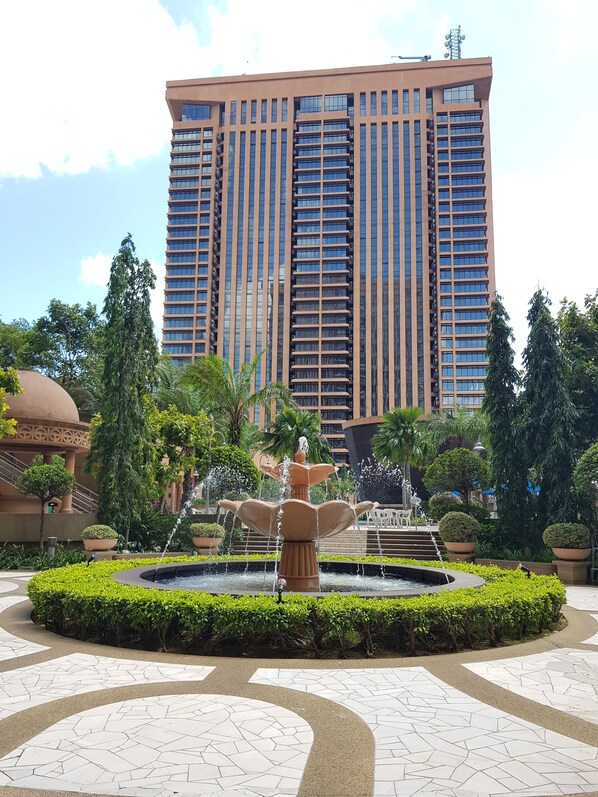 Vista frontal de la propiedad