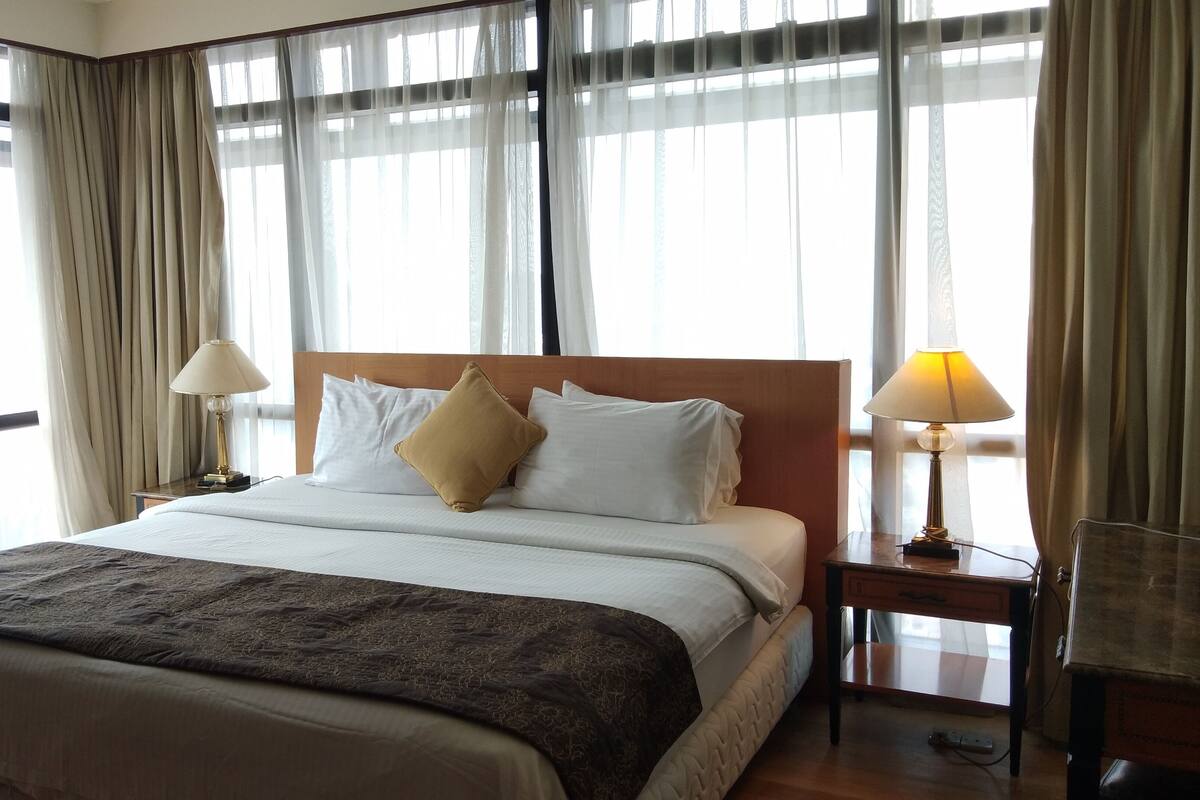 Suite familiar, 2 habitaciones | Ropa de cama de alta calidad, edredón, escritorio y insonorización