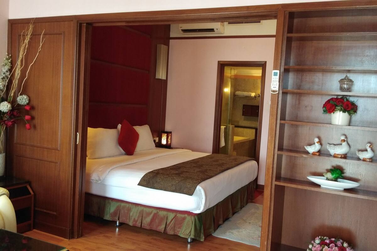 Suite estándar, 1 habitación | Ropa de cama de alta calidad, edredón, escritorio y insonorización