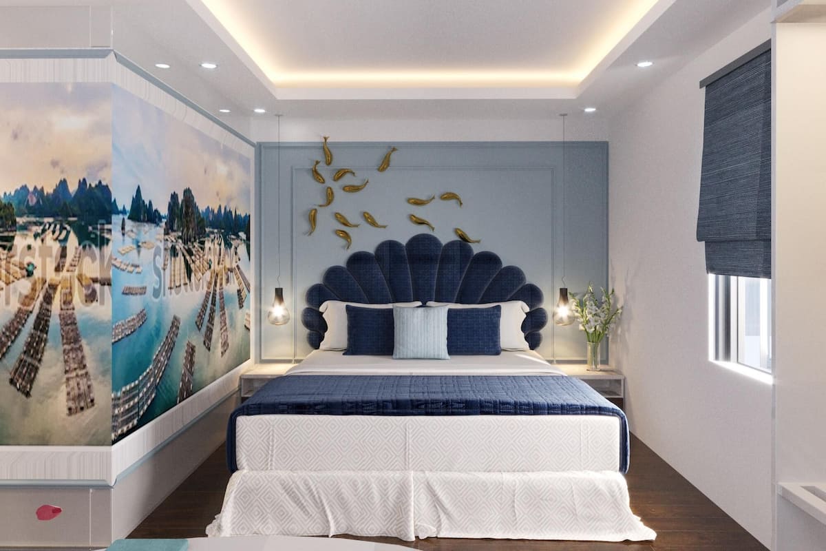 Une chambre à coucher moderne avec un grand lit, une fresque murale et un design de plafond original.