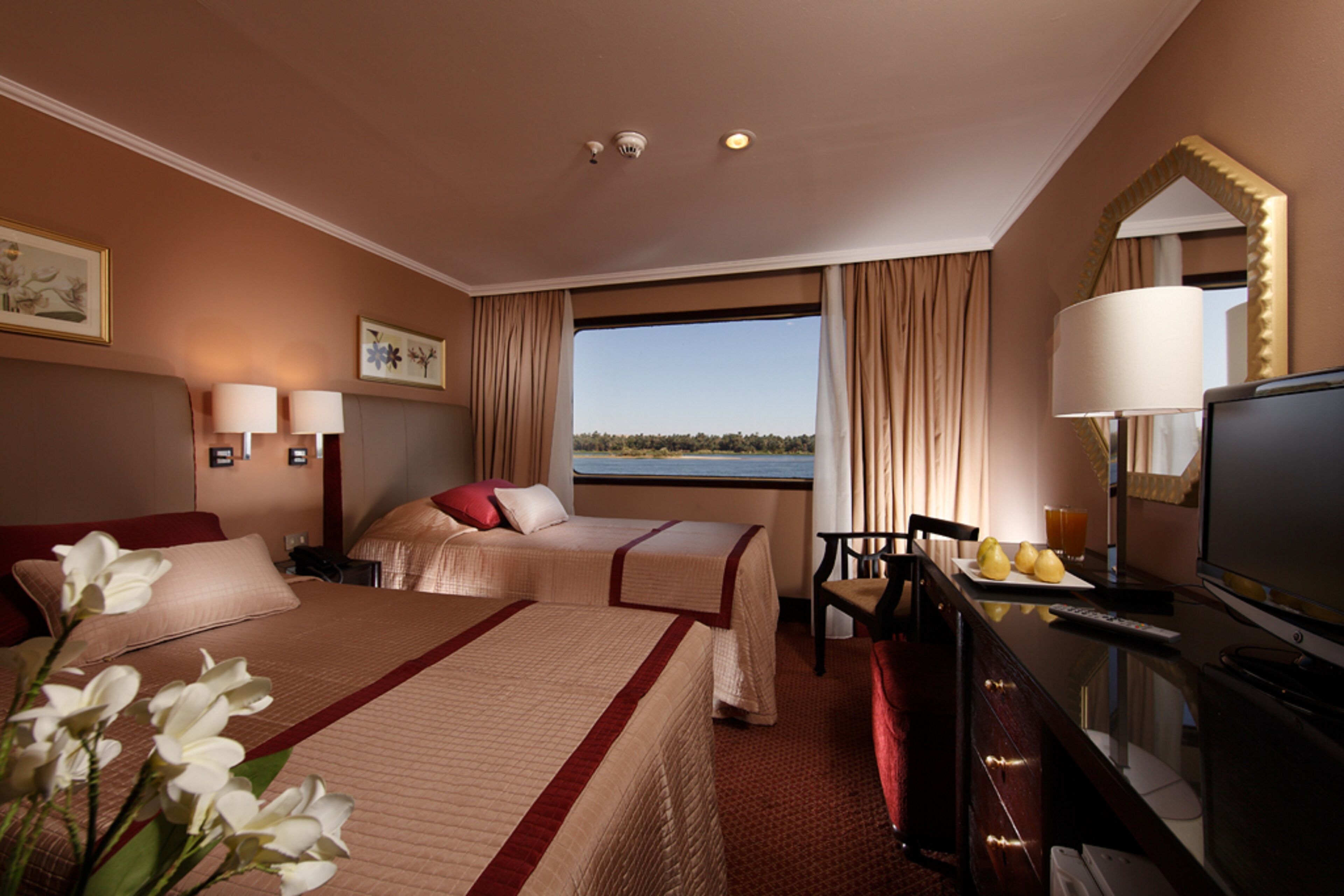 Minibar, caja de seguridad en la habitación y cortinas blackout 