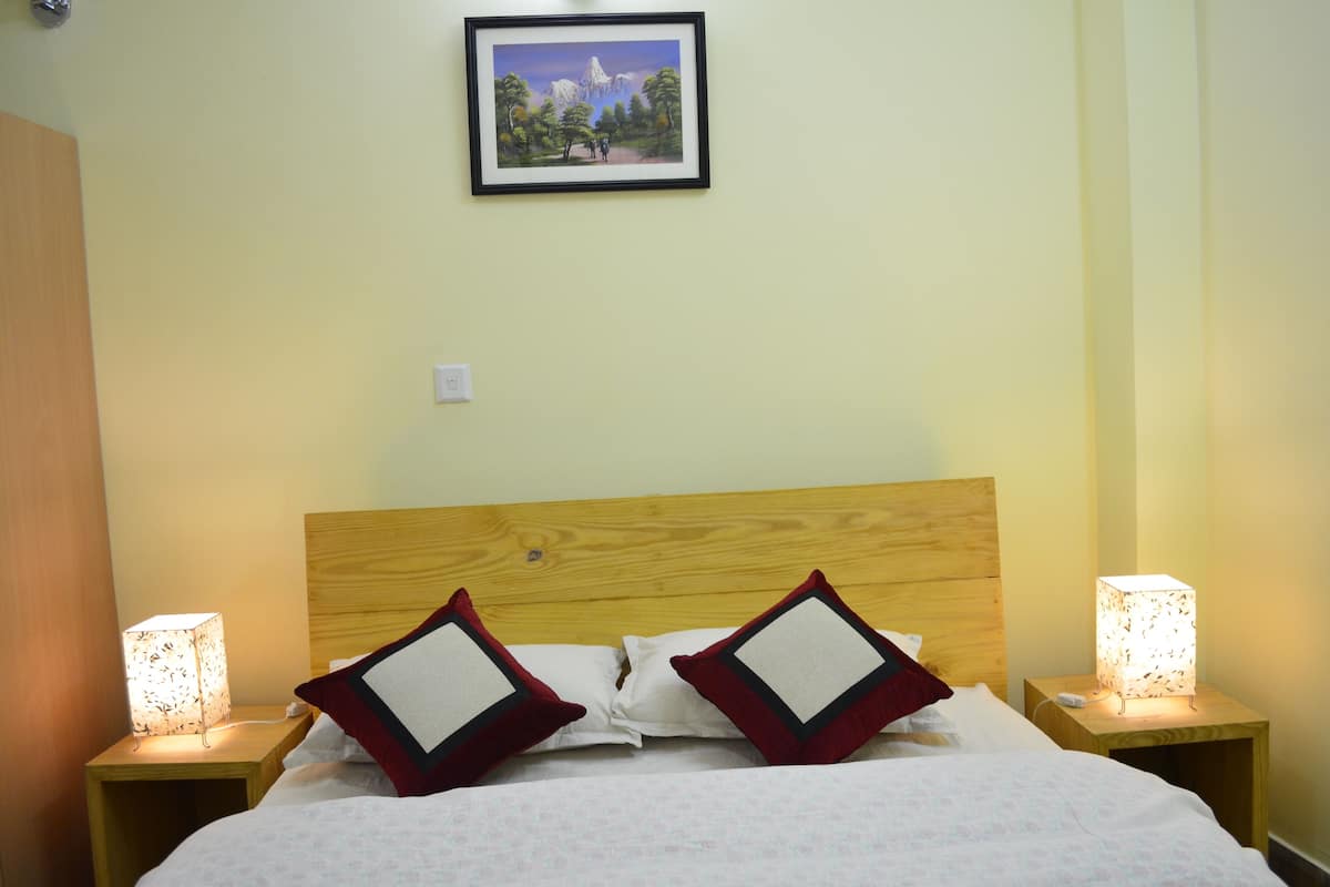 Kamar Comfort, 1 Tempat Tidur Queen | Didekorasi berbeda-beda dan dilengkapi dengan perabotan berbeda-beda