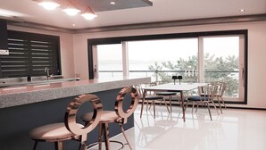 VIP | In-room dining - Namhae Ara Club Pension (Namhae)