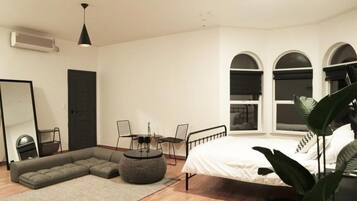 Room (Ever Rose) | Free WiFi