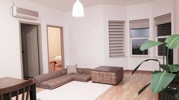 Room (Green Rose) | Living area