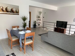 Interior - New 2 Bedroom Apartment (Sal)