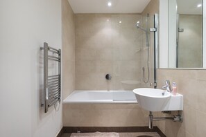 Combined shower/bathtub, hair dryer, towels, soap