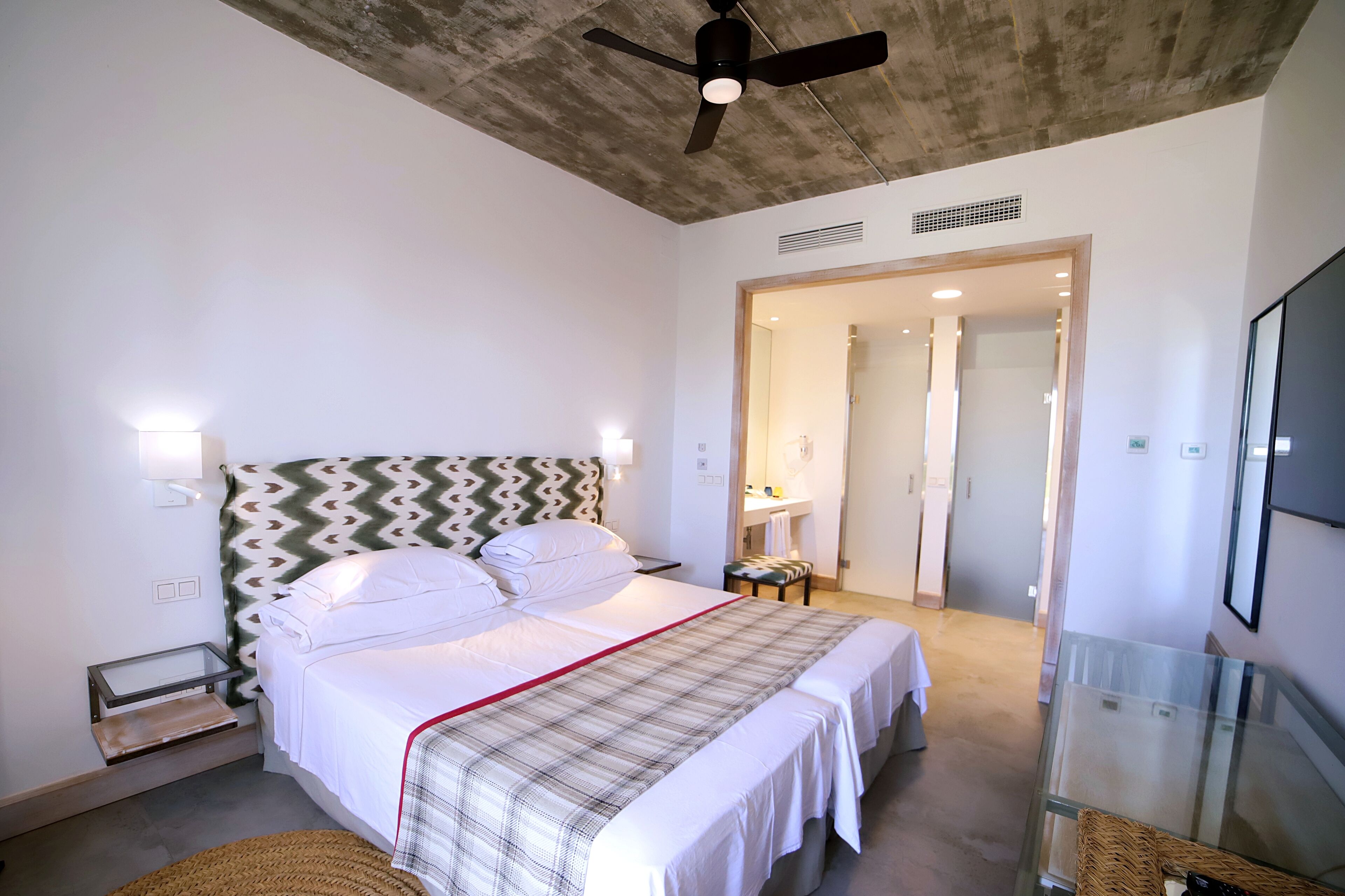 Tweepersoonskamer (La Rosata Garden) | Luxe beddengoed, een kluis op de kamer, een bureau