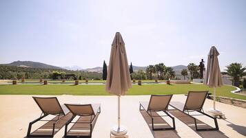 Tweepersoonskamer (La Rosata Garden) | 1 slaapkamer, luxe beddengoed, een kluis op de kamer, een bureau