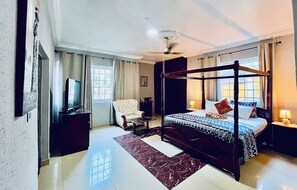 6 chambres, coffres-forts dans les chambres, fer et planche Ă repasser