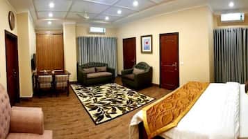 2 bedrooms, premium bedding, down duvets, Select Comfort beds