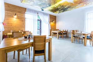 Free daily continental breakfast - Hotel Palatín (Oravský Podzámok)