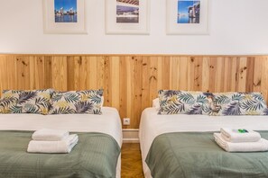 5 bedrooms, iron/ironing board, internet, bed sheets