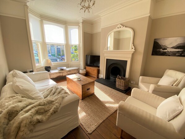 Smart TV, fireplace - Victorian splendour! (York)