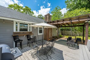 Outdoor dining - ⭐️Wow❤️of Mt Pleasant with Golf Cart➕3 miles to Beach/7 miles to DT Charleston⭐️ (Mt Pleasant)