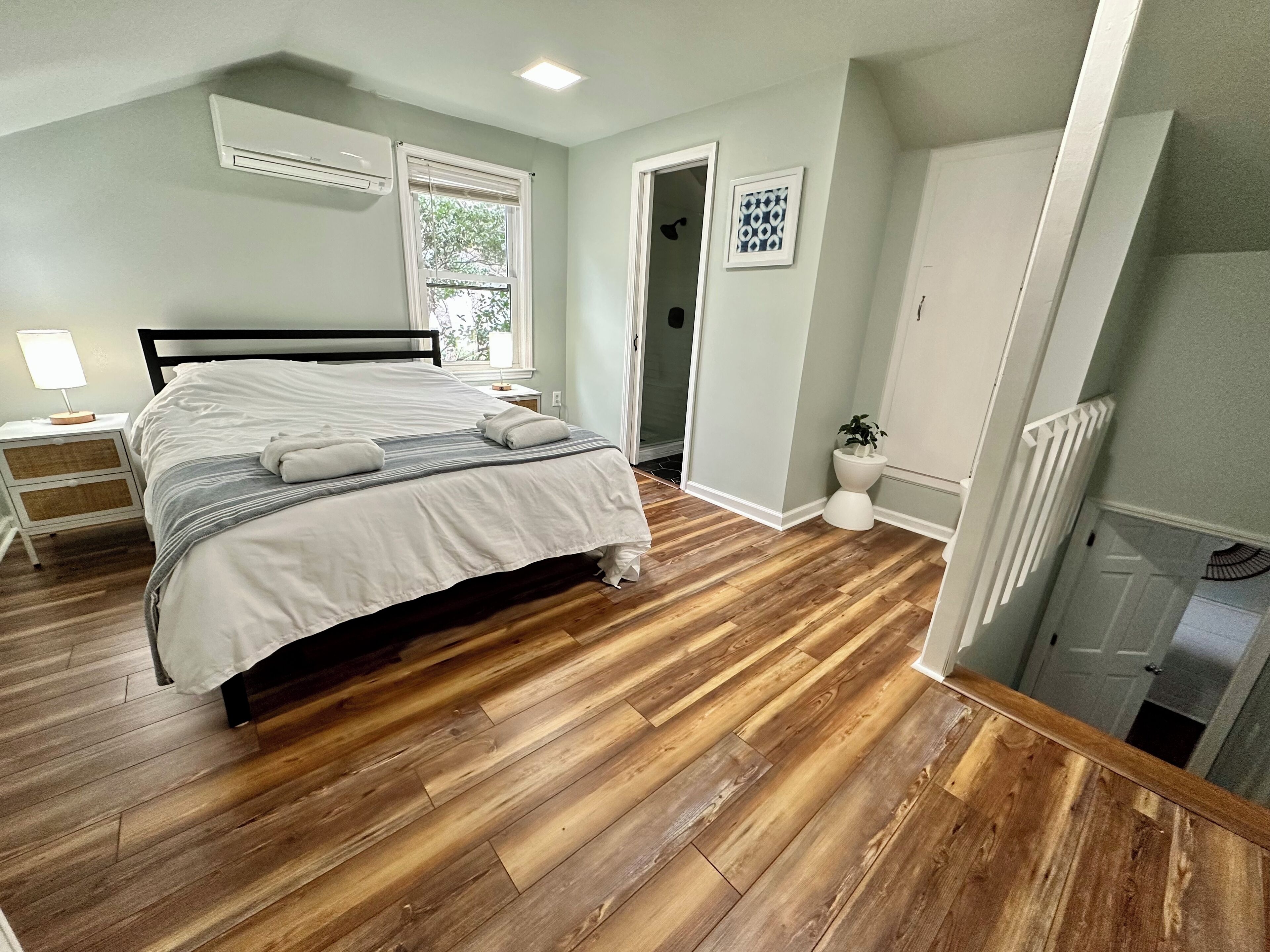 4 slaapkamers, een strijkplank/strijkijzer, gratis wifi, beddengoed