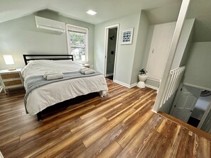 4 bedrooms, iron/ironing board, free WiFi, bed sheets - ⭐️Wow❤️of Mt Pleasant with Golf Cart➕3 miles to Beach/7 miles to DT Charleston⭐️ (Mt Pleasant)