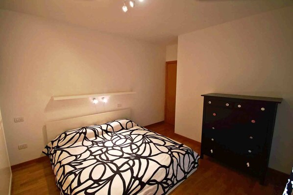 2 chambres, fer et planche à repasser, Wi-Fi, literie fournie