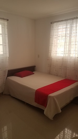 Laptop workspace, iron/ironing board, free WiFi, bed sheets